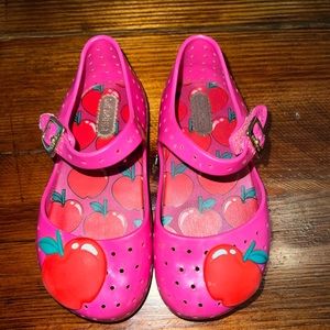 Mini Melissa Apples Size 8